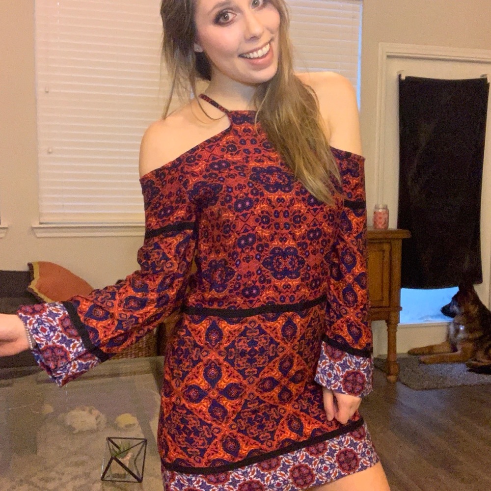 HP - Mink Pink Floral Boho Cold Shoulder D…